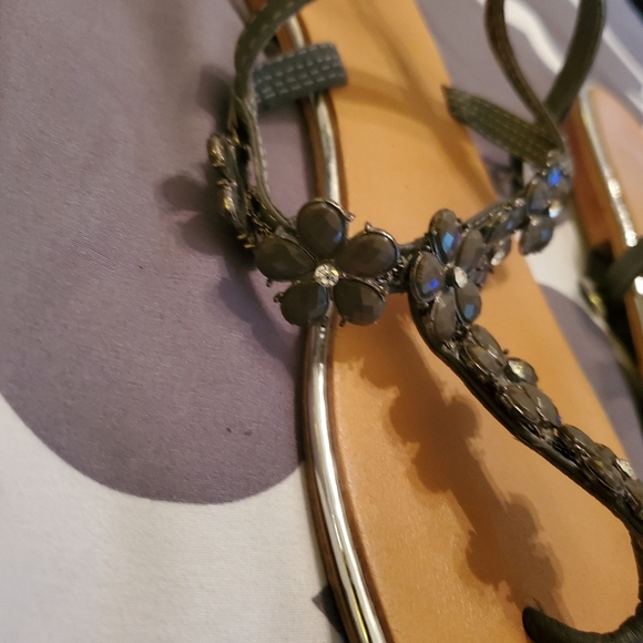 Reg $150 Gioseppo Beaded sandals size 41 (9.5) - Picture 9 of 9